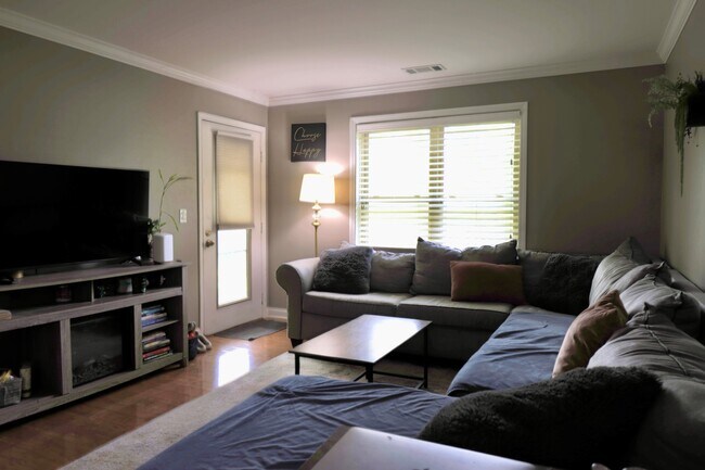 Foto del edificio - 129 Glengarry Dr