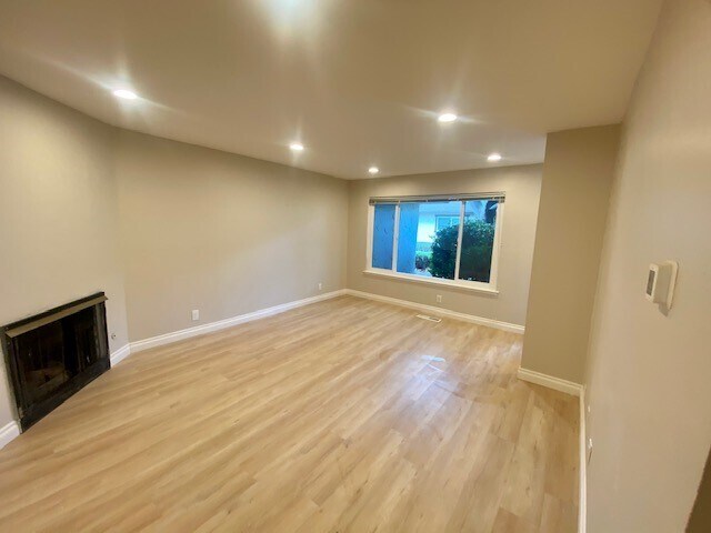 Foto del edificio - 1251 W Mc Kinley Ave