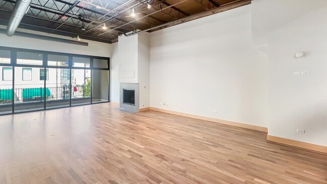 Building Photo - 1107 Lake St