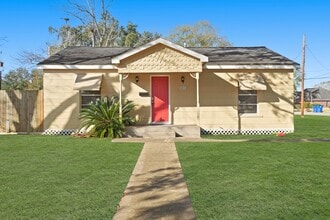 Building Photo - 821 Miller St