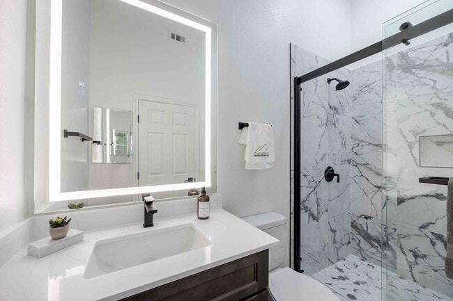 Building Photo - The Townhomes at Horizon Ridge