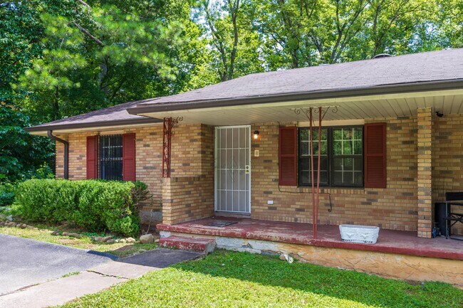 Foto del edificio - 7742 Holiday Hills Cir