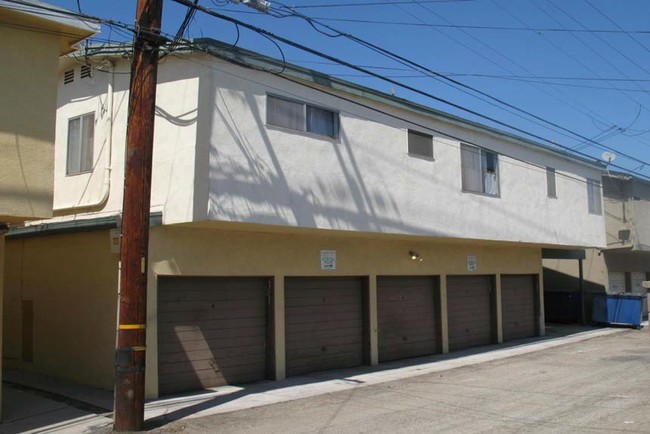 Building Photo - West Wind Apartments