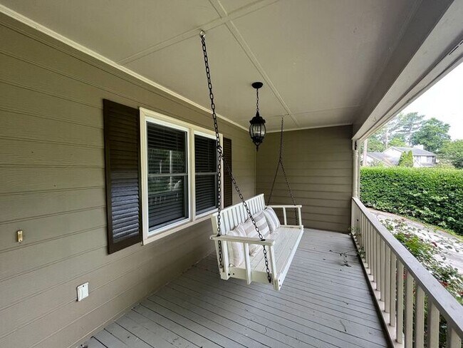 Building Photo - 110 Hayfield Way