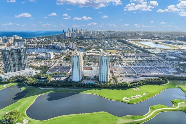 Foto del edificio - 1745 E Hallandale Beach Blvd