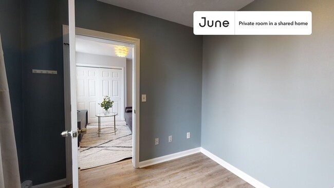 Foto del edificio - Private bedroom in 3 bed/1 bath Home