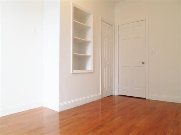 Building Photo - 160 E 107th St