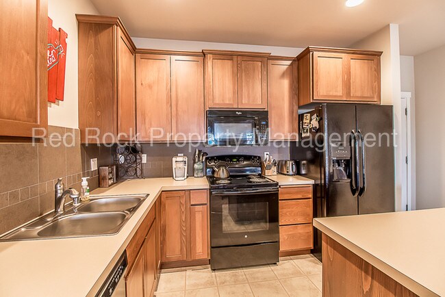 Building Photo - 1560 N Cirque Ln