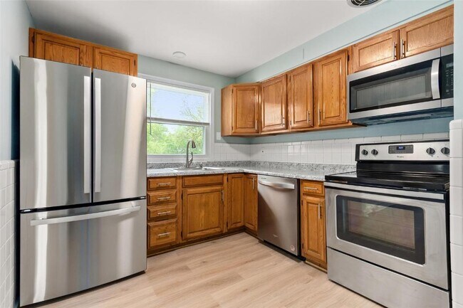 Building Photo - 637 Karess Dr