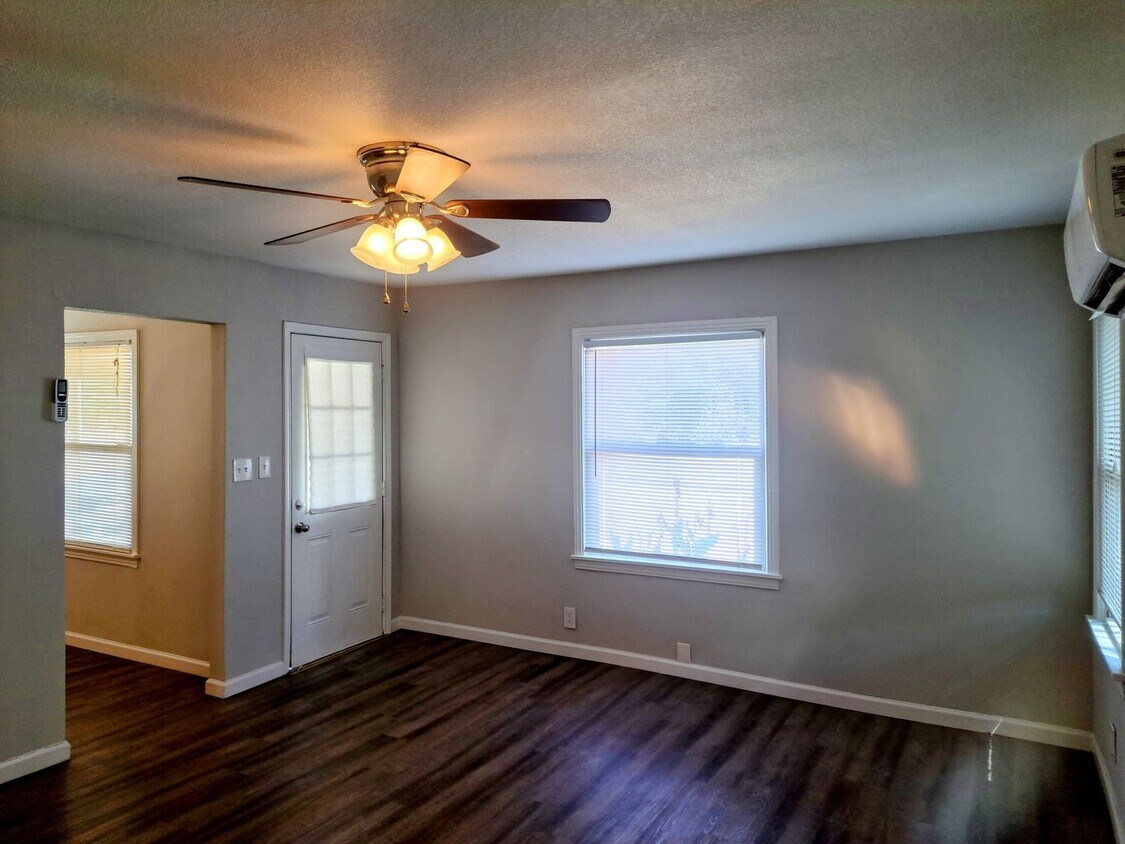 Primary Photo - 1 Bedroom / 1 Bathroom
