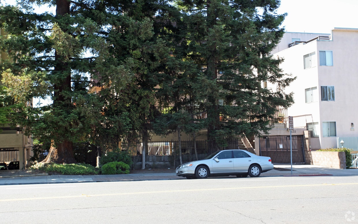 Building Photo - 1432 San Carlos Ave