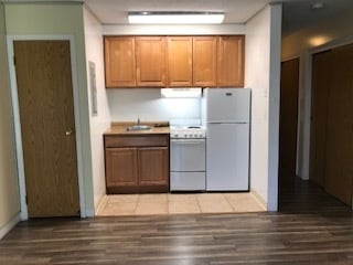 KITCHENETTE - 99 Kinderkamack Rd
