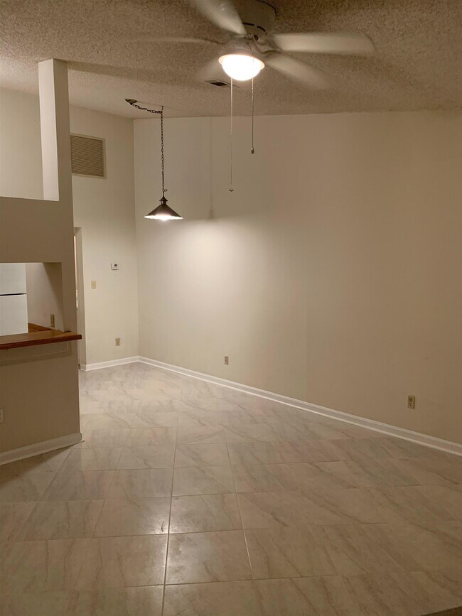 Foto del edificio - 2299 Sandpiper St