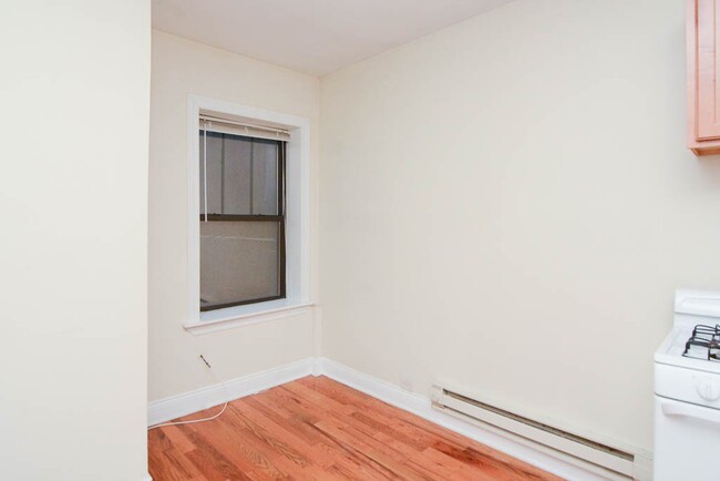 Building Photo - 1350 N Dearborn St