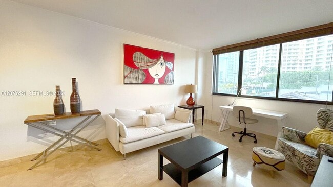 Building Photo - 540 Brickell Key Dr