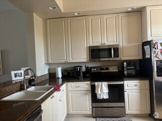 Building Photo - 30 Harbour Isle Dr W