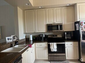 Building Photo - 30 Harbour Isle Dr W