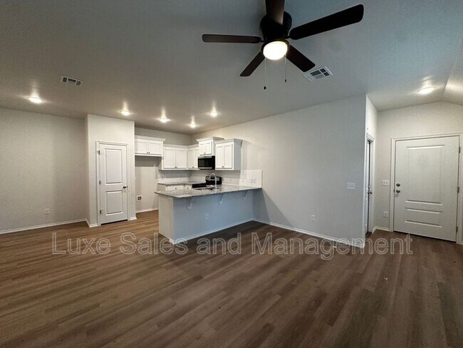 Building Photo - 3701 Franks Way