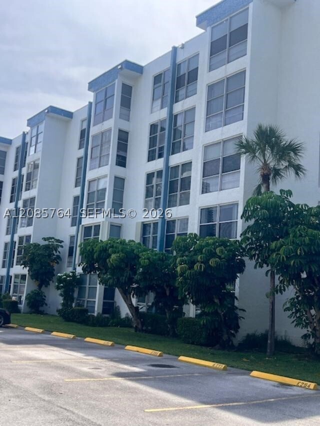 Foto del edificio - 17570 Atlantic Blvd