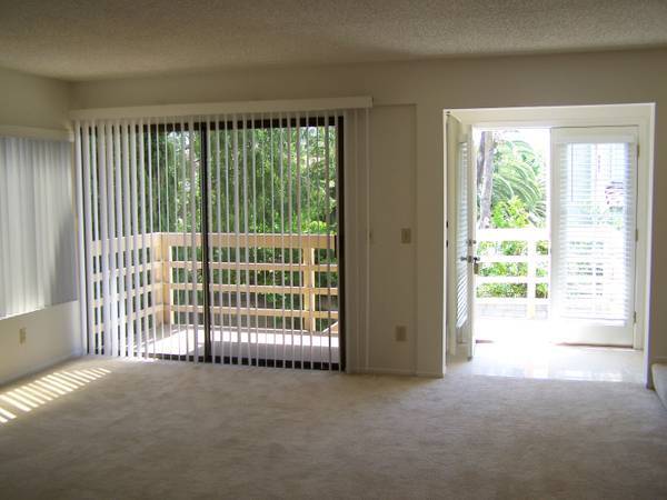 Building Photo - 5072 Dunbar Dr