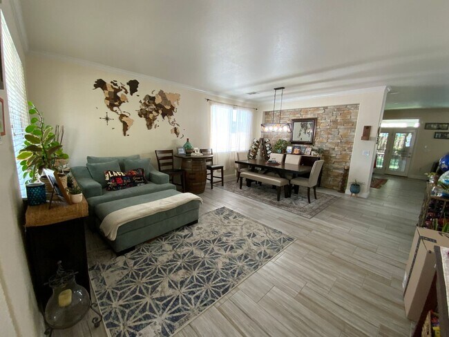 Building Photo - Gorgeous Home in Northwest Valley with 3 c...