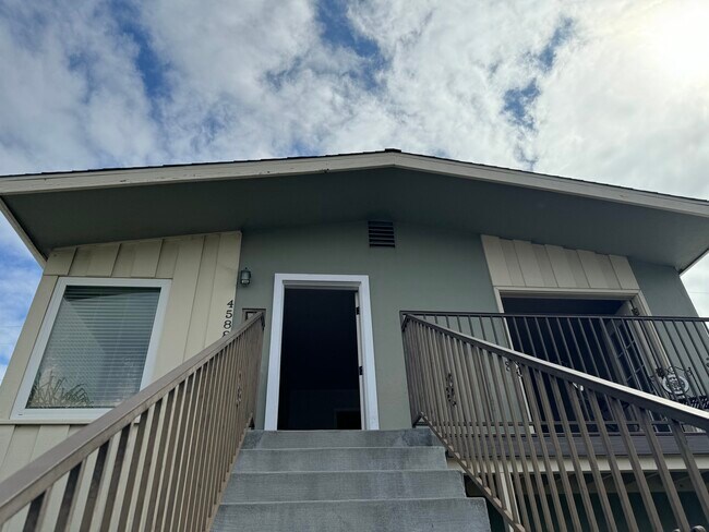 Foto del edificio - 4588 Point Loma Ave
