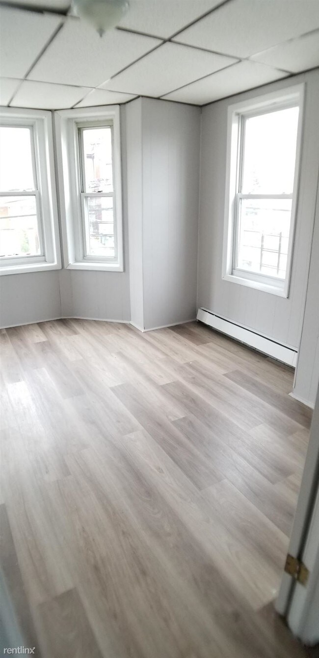 Building Photo - 1 br, 1 bath  - 363 Summer Ave Apt 2