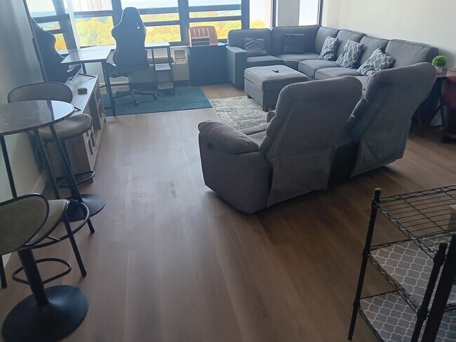 Foto del edificio - 5100 N Marine Dr