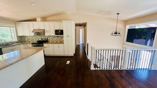 Foto del edificio - Beautifully remodeled 2 Story SFH 4 BD 2.5 BA+Large 2 car garage, Fenced Yard for rent