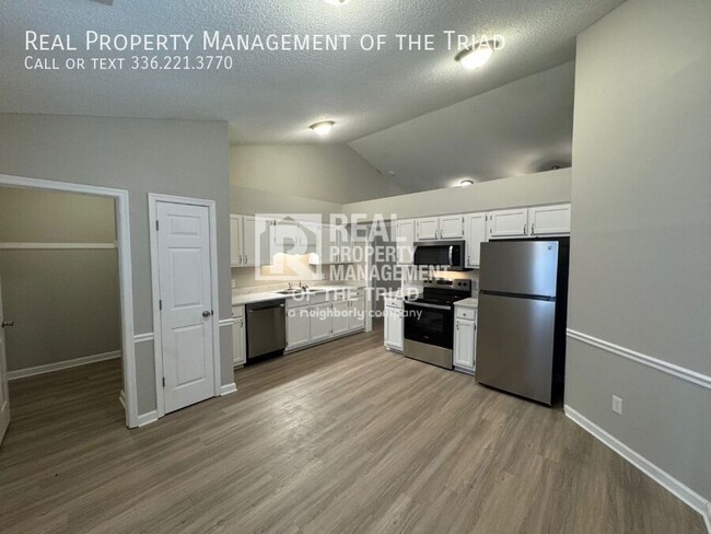 Foto del edificio - *Move In Special* NW Greensboro One Level ...