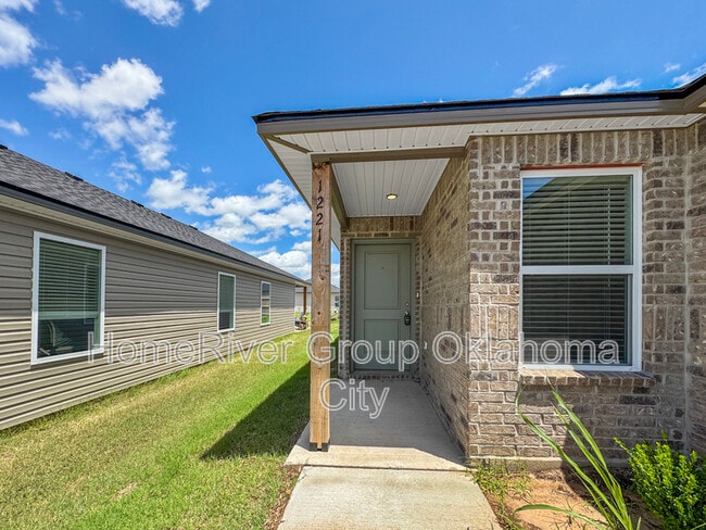 Building Photo - 1221 S Brk Dr