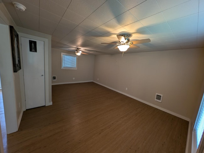 Building Photo - 12965 NE Carl Rd