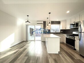 Building Photo - 677 W 39th St