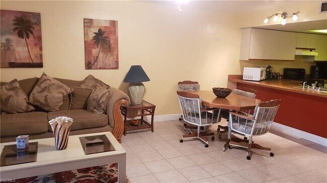 Building Photo - 2039 Golfside Village Dr