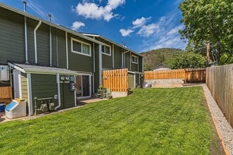 Building Photo - 459 4th Ave