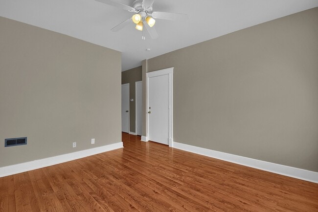 Building Photo - Showtime in Tower Grove South