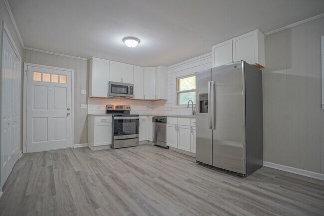 Foto del edificio - 246 Acorn Acres Rd