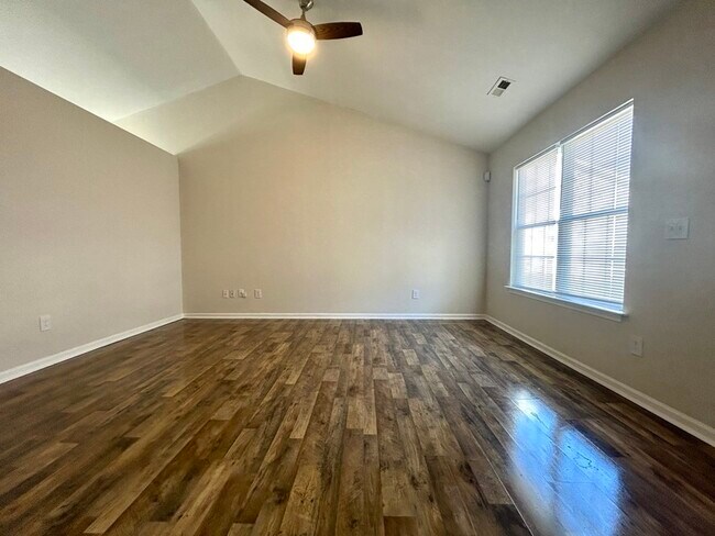 Building Photo - 740 Mistral Way