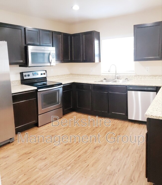 Foto del edificio - 1012 Dossey Oaks Ln