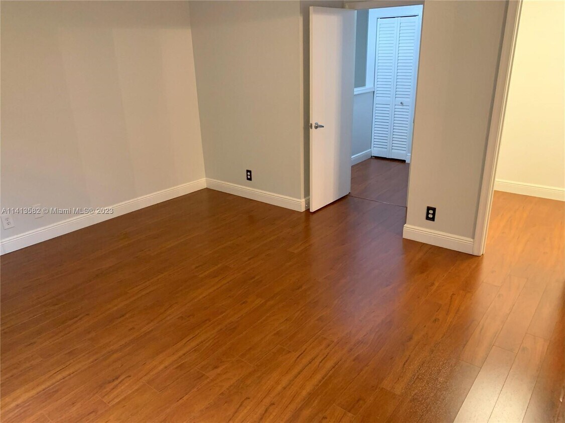 Foto del edificio - 10911 Jewel Box Ln