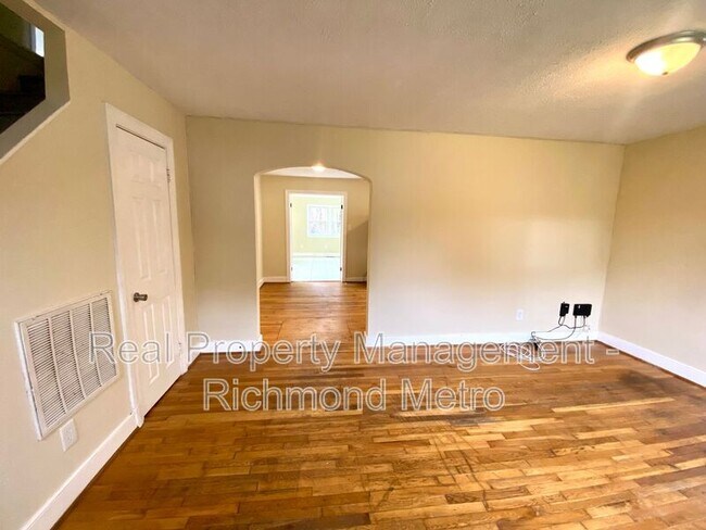 Building Photo - 208 Algiers Dr