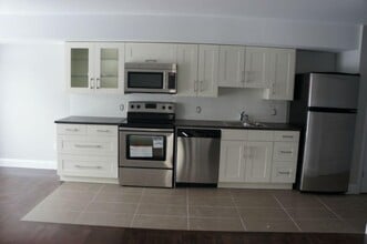 Building Photo - 164 Main St