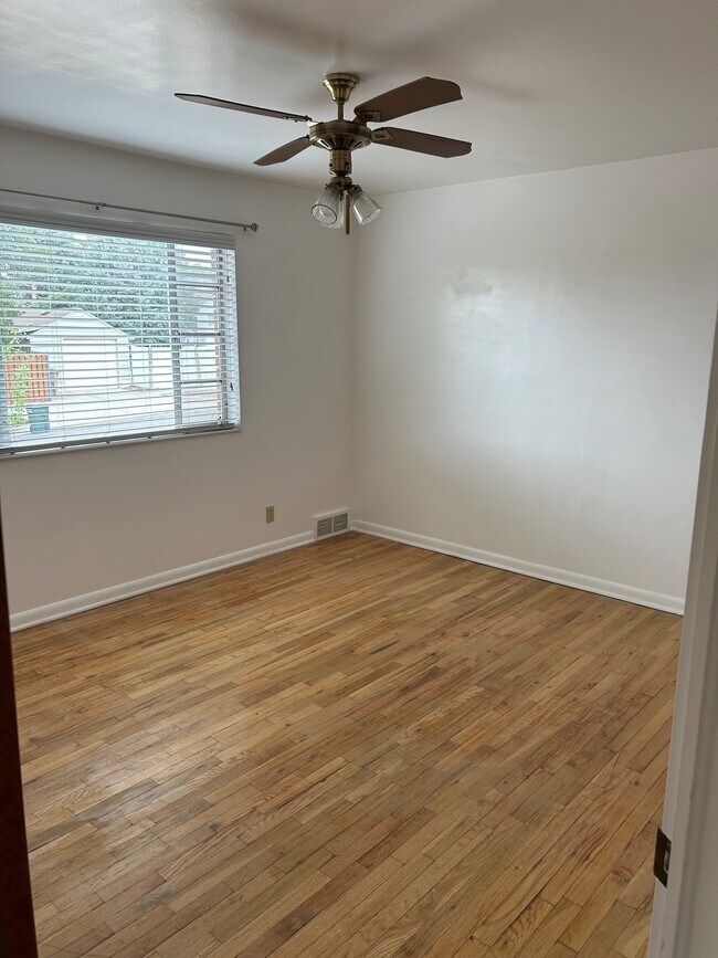 Foto del edificio - 1805 Downington Ave S