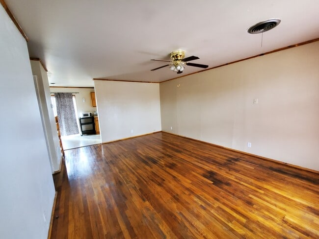 Building Photo - 121 Warwick St