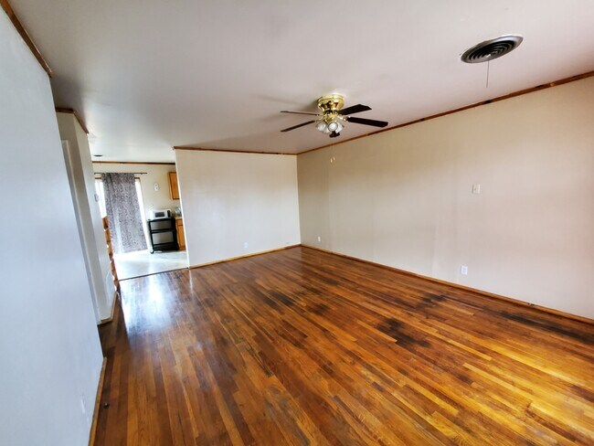 Foto del edificio - 121 Warwick St