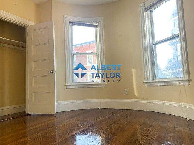 Foto del edificio - 19 Parker Hill Ave