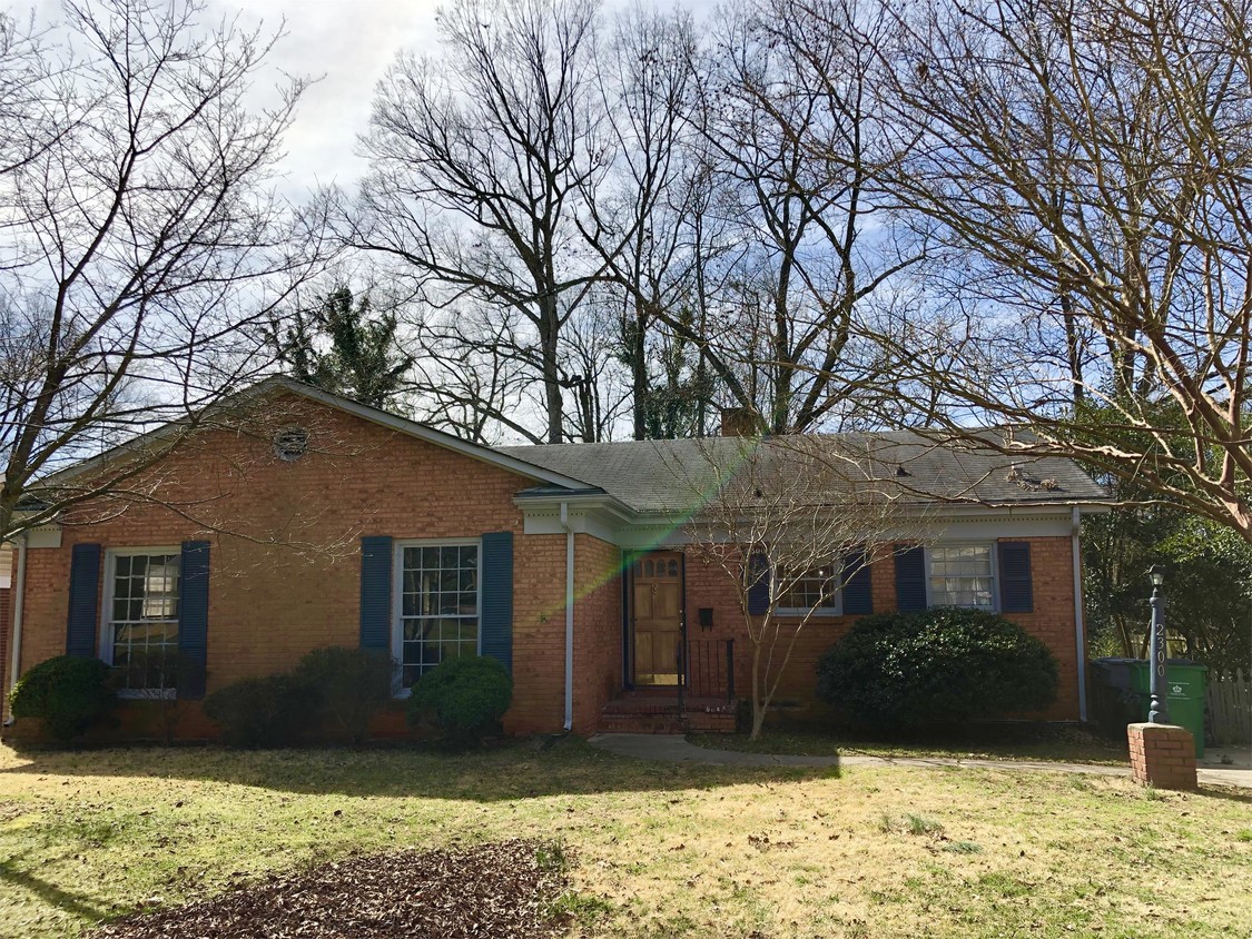 Primary Photo - 2300 Heywood Ave