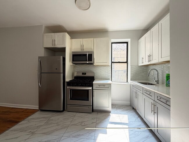 162 Bergen Ave 4A - 161 Bergen Ave