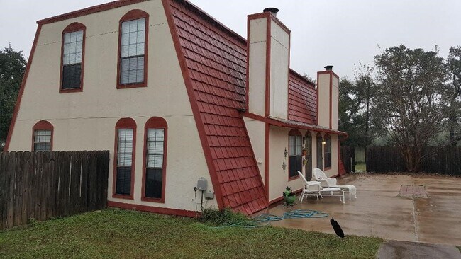 Building Photo - 12505 Trail Driver St