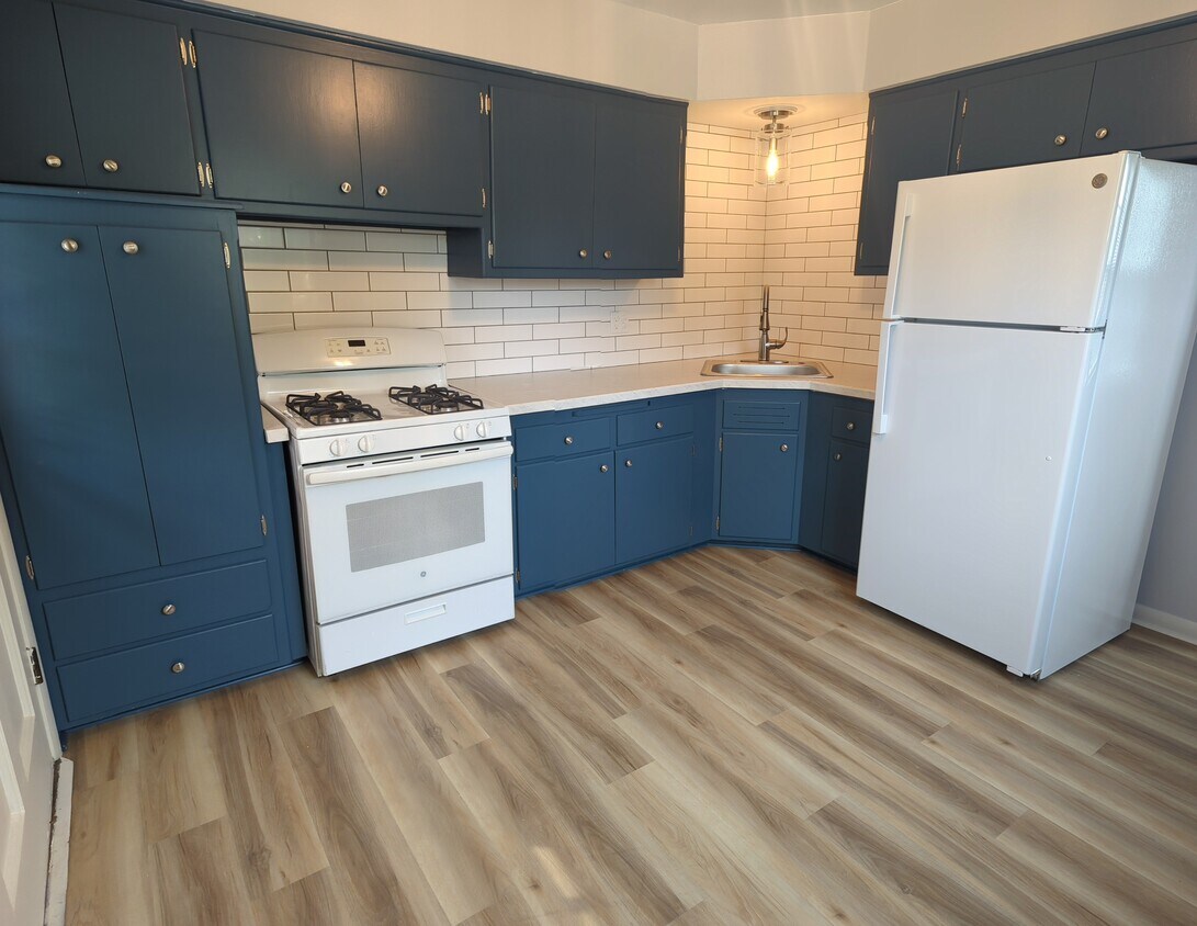 Foto principal - 11827 W North Ave